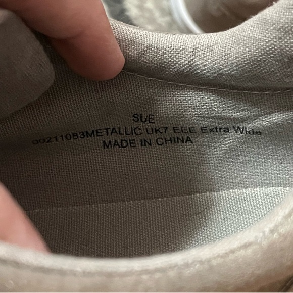 Evans mauve metallic velcro sneakers, size 9W - Picture 2 of 9